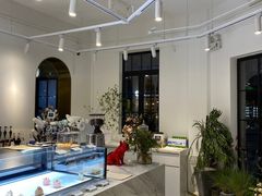 -Fridi Patisserie Cafe