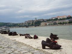 -多瑙河畔鞋履雕塑