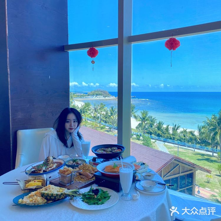 三亚｜自带海景的海鲜店🦞还有坠好喝的椰汁 