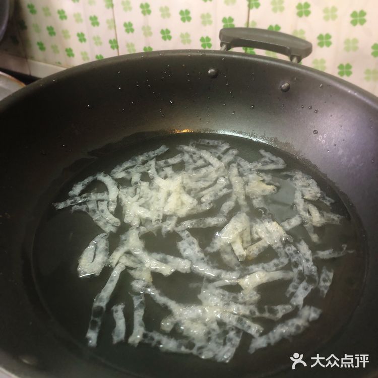 啤啤有煮意之减脂汤谱【浮皮香菇肉丝羹】