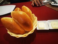 餐前面包加黄油-红房子西菜馆(淮海中路店)