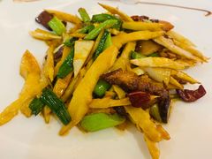 醬肉炒春笋-三台山庄中餐厅