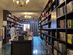 -钟书阁(松江泰晤士小镇店)