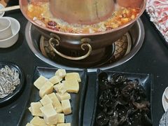 -果松木炭酸菜铜火锅·外婆参鸡汤