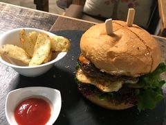 -HIGH FIVE哈福手工汉堡(桂林路店)