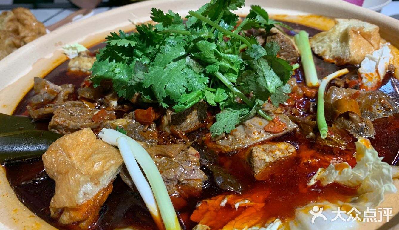 肉还是满满多的,老板会送一份粉丝和豆皮卷