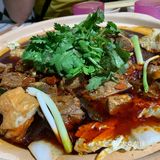 肉还是满满多的,老板会送一份粉丝和豆皮卷