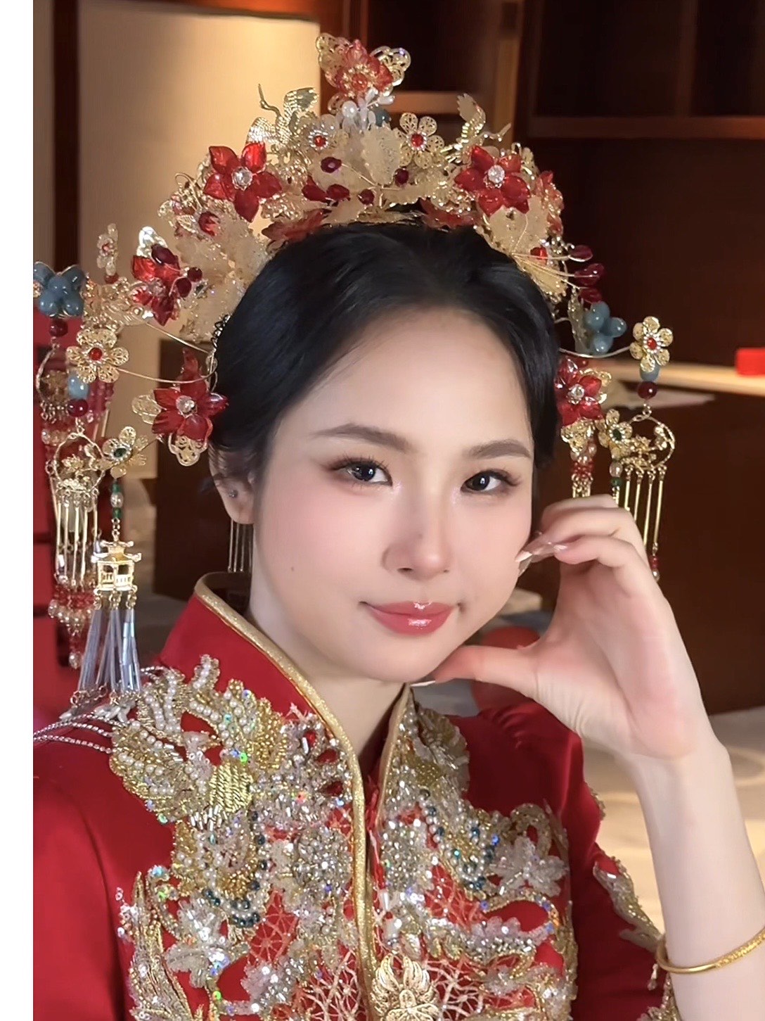 化妆师上门给新娘化妆视频