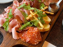 意大利火腿干酪盘子-老鲨鱼披萨店