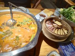 酸汤鱼-野山舂·贵州现舂酸汤火锅(鸿通城店)