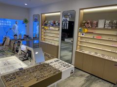 -三目眼镜·蔡司视觉合作店(青浦宝龙店)