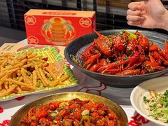 -肥肥虾庄·金牌油焖大虾(汉街SKP店)