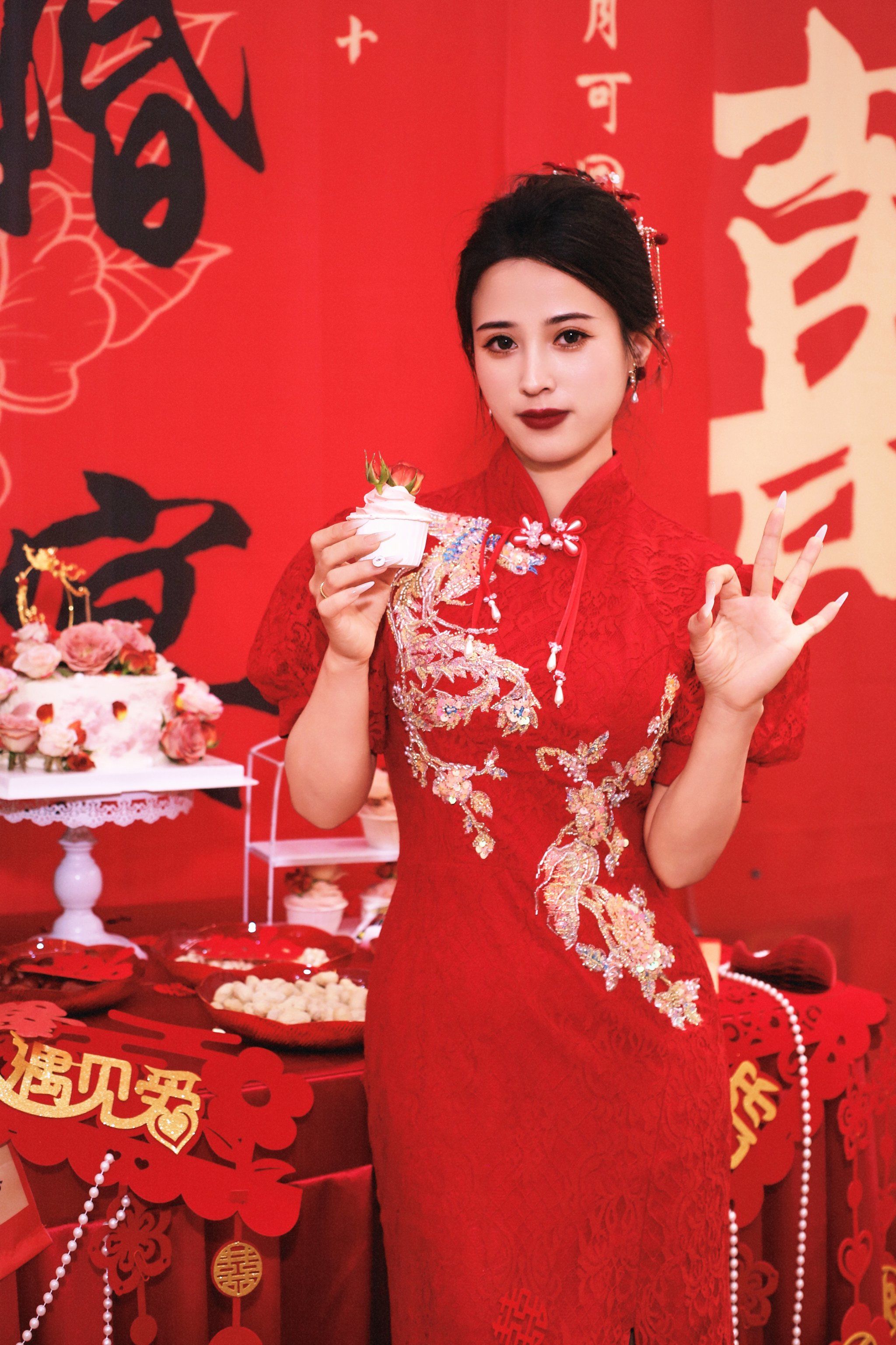 幸福时刻,东方韵味,订婚妆造传统中式服的魅力