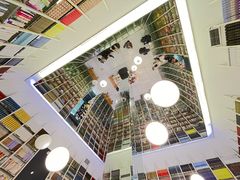 -钟书阁(松江泰晤士小镇店)