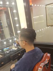 -东方先生国潮男士理发馆