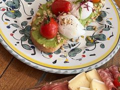 牛油果吐司-Alimentari早午餐(安福路店)