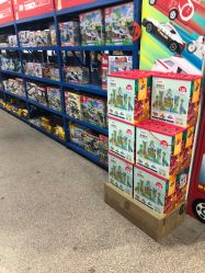 -逝水玩具折扣店
