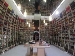 -钟书阁(松江泰晤士小镇店)