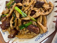 笋干焖土猪肉-幽优农庄·森波拉特色本地农家菜