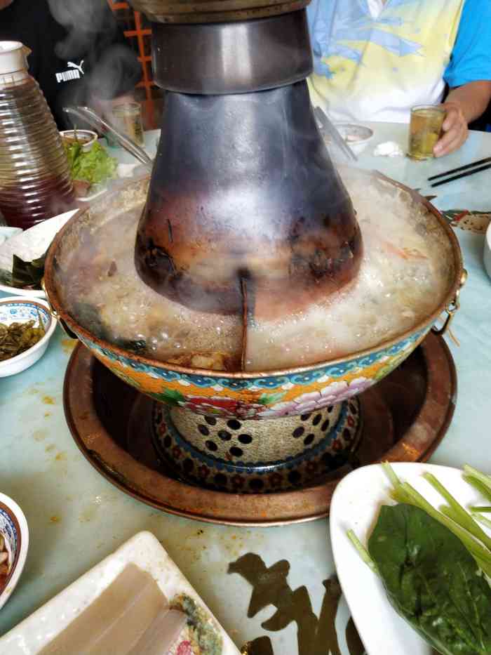 铜顺祥老北京炭火锅-"总体还是可以的,菜品丰富,量也行.其中牛.