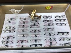 -视野联行眼镜·蔡司授权店(长白万象汇店)