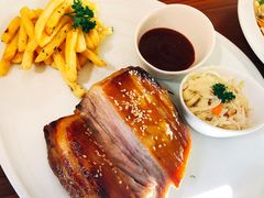 -Chom Cafe and Restaurant