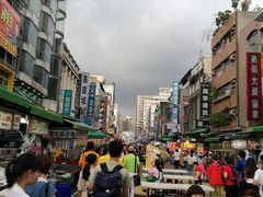 -六合夜市