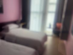 -卡罗酒店(东门晒布地铁站店)