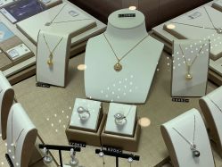 -六福珠寶(苏州人民商场店)