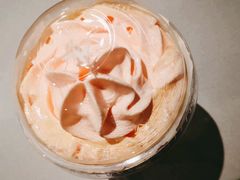 珞珈樱花拿铁-瑞幸咖啡(外滩SOHO店)
