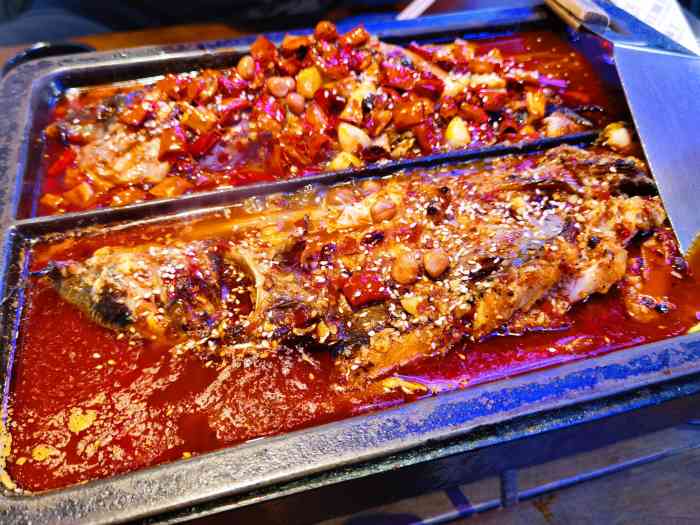 俏巴蜀烤鱼坊(涿州钻石广场店)-"服务人员供给不够,老板娘还抱着家里