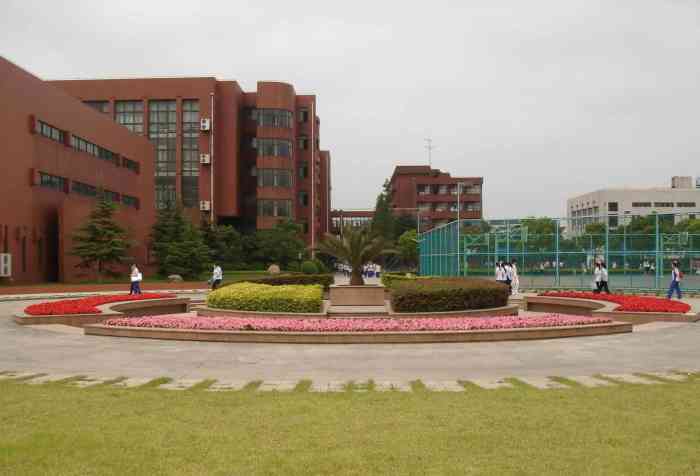 上海交通职业技术学院-"这个是我的母校吗?原来在浦东大道的,我以.