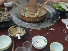 -洞庭洲·防空洞火锅·铜锅涮肉·烧烤(新百广场店)