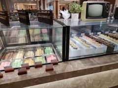 面包甜点陈列柜-金安大饭店-金品自助餐厅