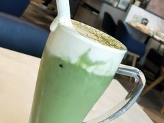 午餐喝的奶盖抹茶-深圳来福士广场
