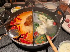 跷脚草本红汤鸳鸯锅-三出山火锅(南京万象天地店)