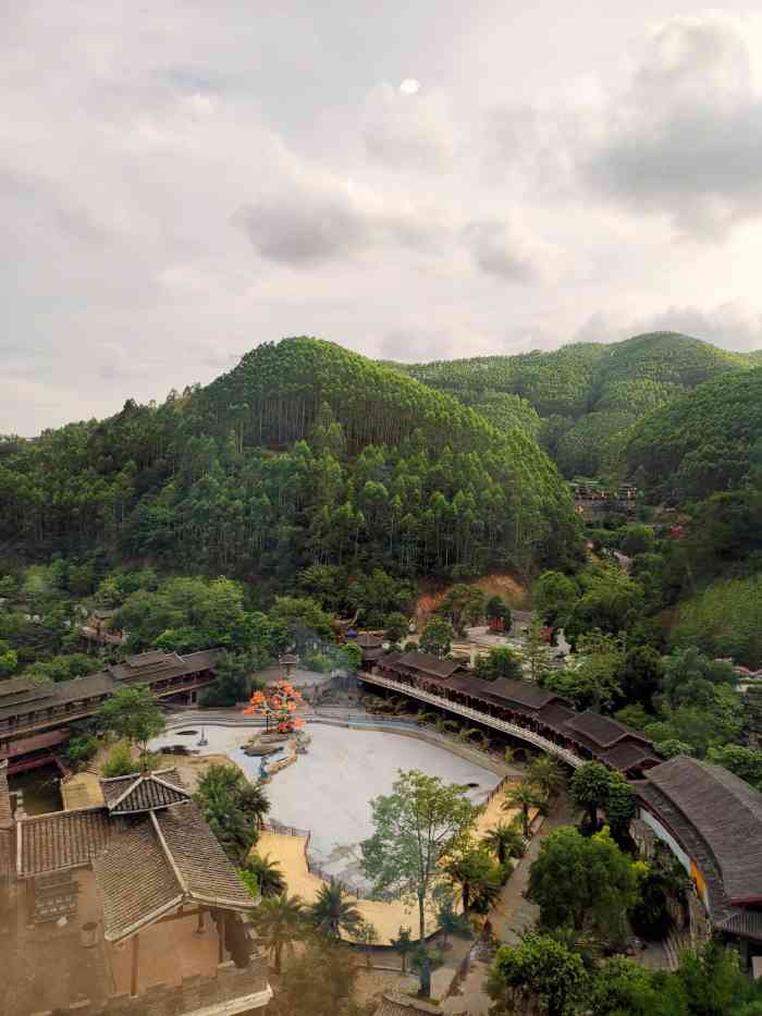 龙门水都养心谷大酒店-"这家酒店在龙门水都的山顶,门口有观光车直.