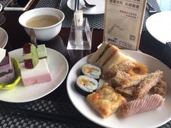 -荣誉国际酒店-云顶旋转餐厅