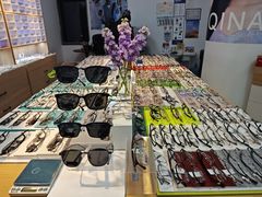 -天空之镜眼镜店蔡司依视路配镜授权零售店(望京颐堤港店)