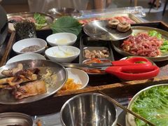 -围炉肉舍•炭烤活鳗•丹东海鲜烤肉(步行街店)