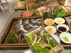 -围炉肉舍•炭烤活鳗•丹东海鲜烤肉(步行街店)