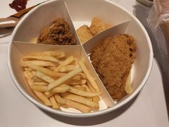 -麦当劳(上海虹桥站30B检票口楼上)