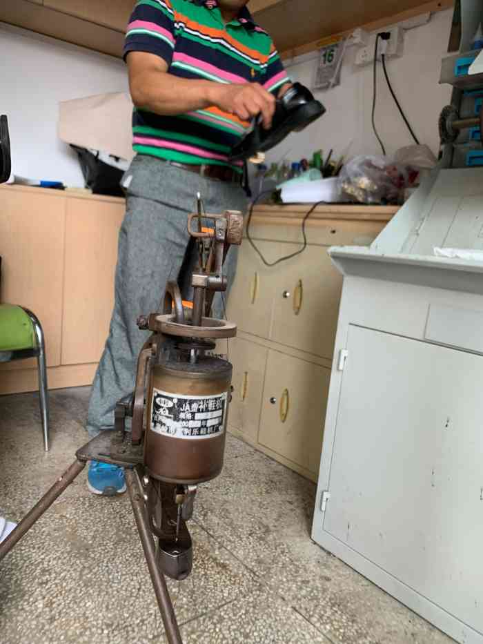 机器修鞋-"师傅人好,虽然他没有给我修鞋(主要不值得.