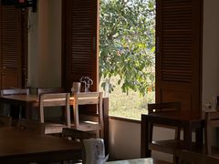 -Chom Cafe and Restaurant