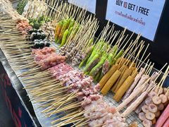 -席娜卡琳火车铁道夜市