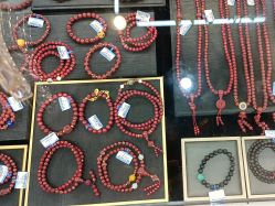 -灵彩珠宝(朗香街店)