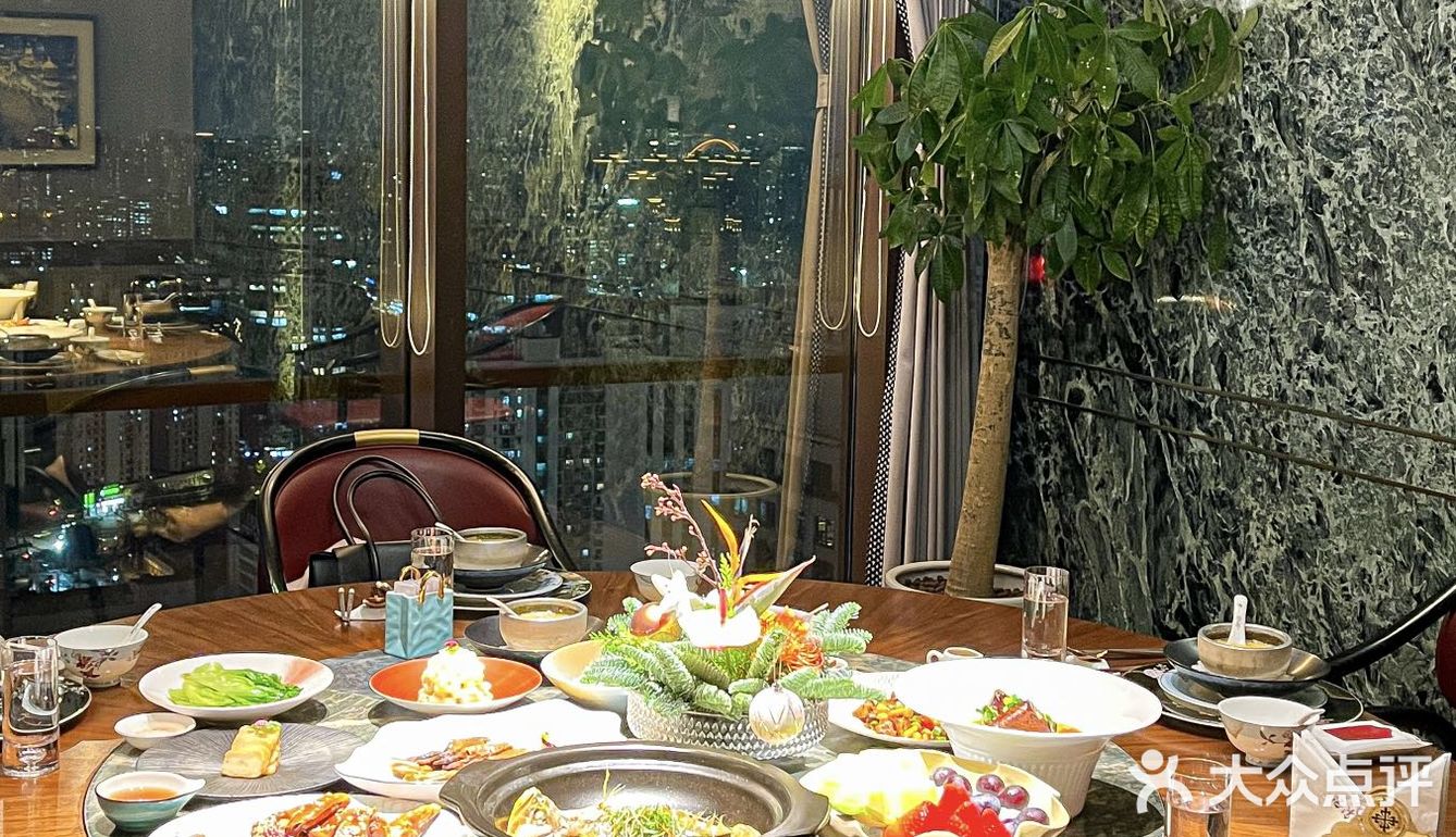在云顶俯瞰一线江景