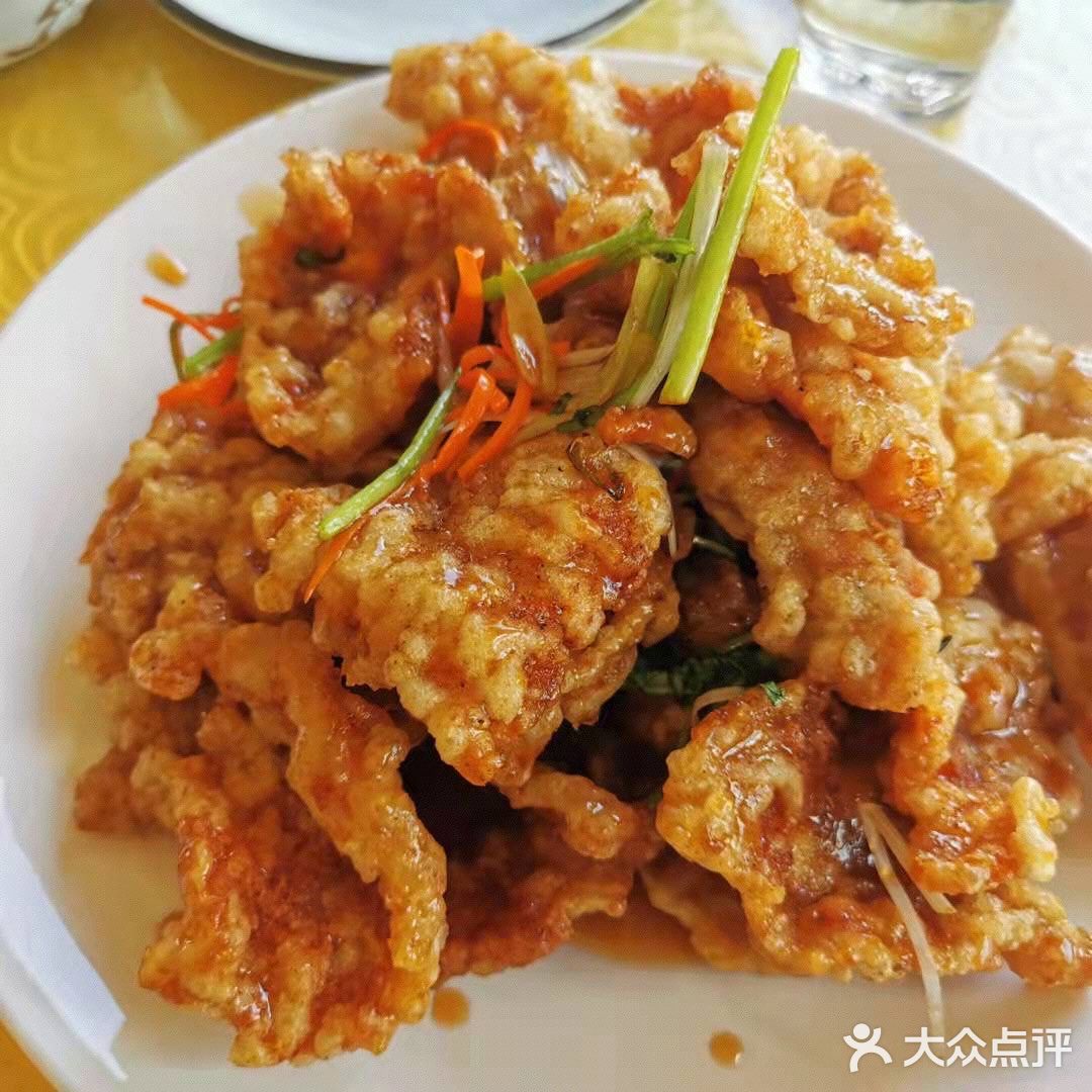 在大众点评上看到这家,就迫不及待赶过去。菜量很足