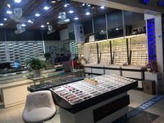 -三叶眼镜城批发市场(上海火车站店)