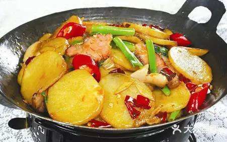海陆空烧烤·新疆菜新疆碎肉手抓饭图片